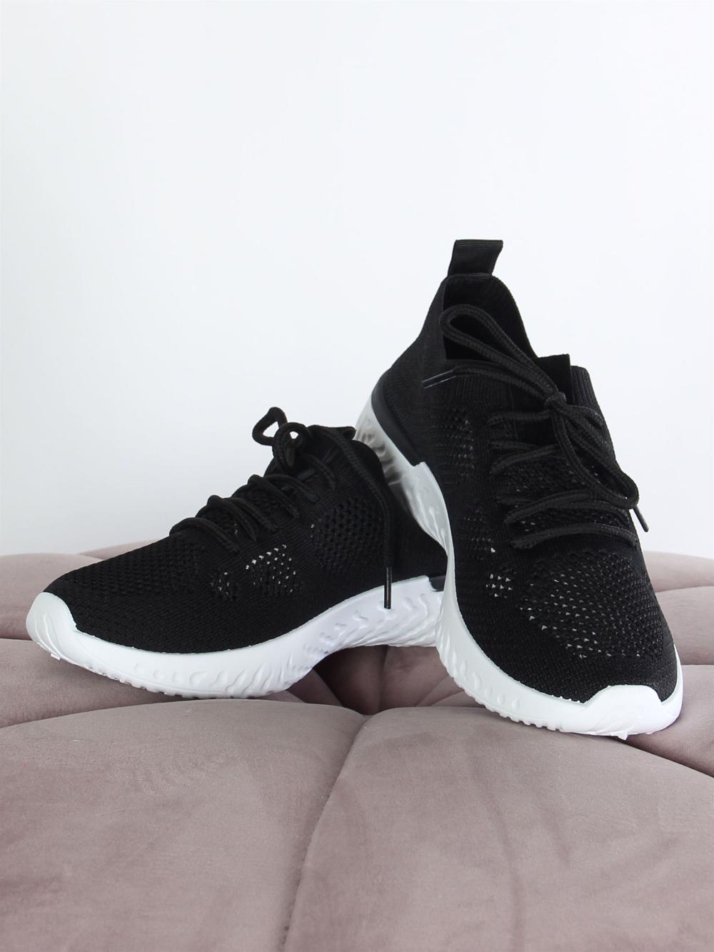 Line - Svart lättviktig sneaker i strumpa